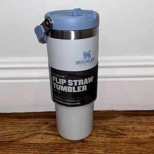 New 30oz Blue flip straw tumbler Stanley